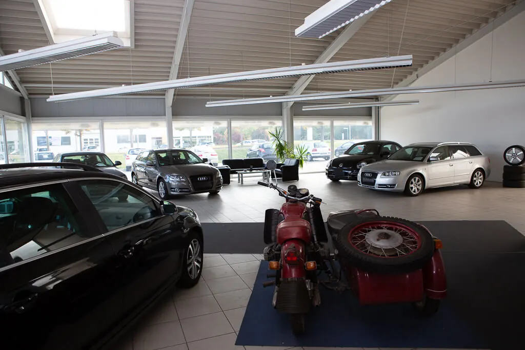 Showroom von WID Autohaus mit Gebrauchtwagen